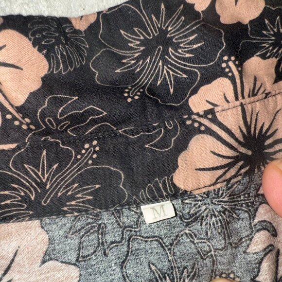 Women's Black & Tan Hawaiian Floral Button-Down Shirt L/S - Picture 2 of 3